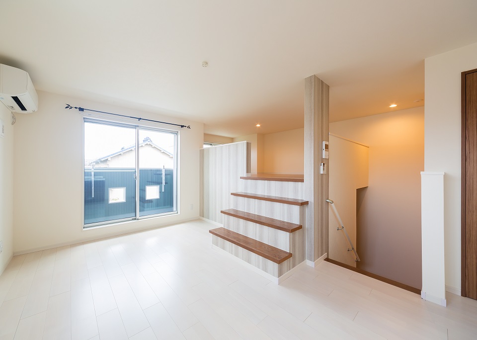 投資アパート RadIAnce鳴海24