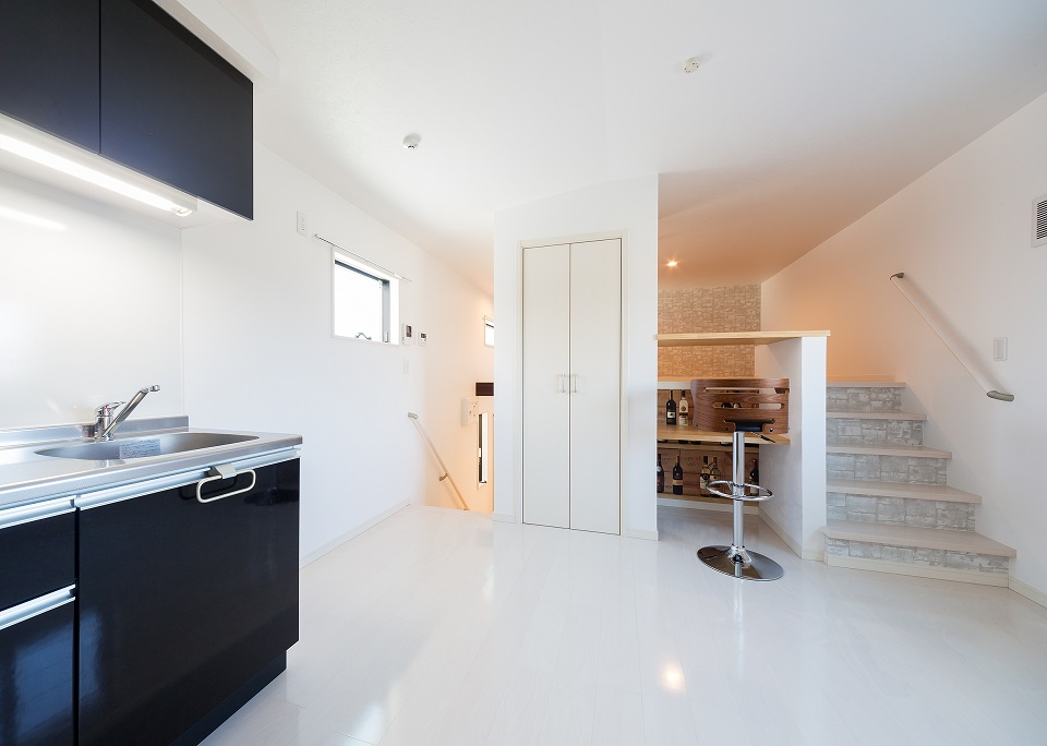 投資アパート RadIAnce荒子24