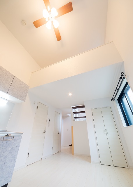 投資アパート RadIAnce浜8